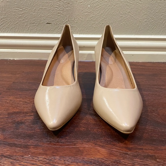 ANTONIO MELANI TAN HEELS - Picture 1 of 6